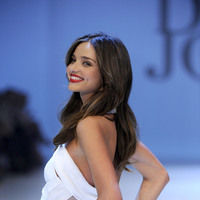 Miranda Kerr walks in David Jones Spring Summer 2011 pictures | Picture 63402